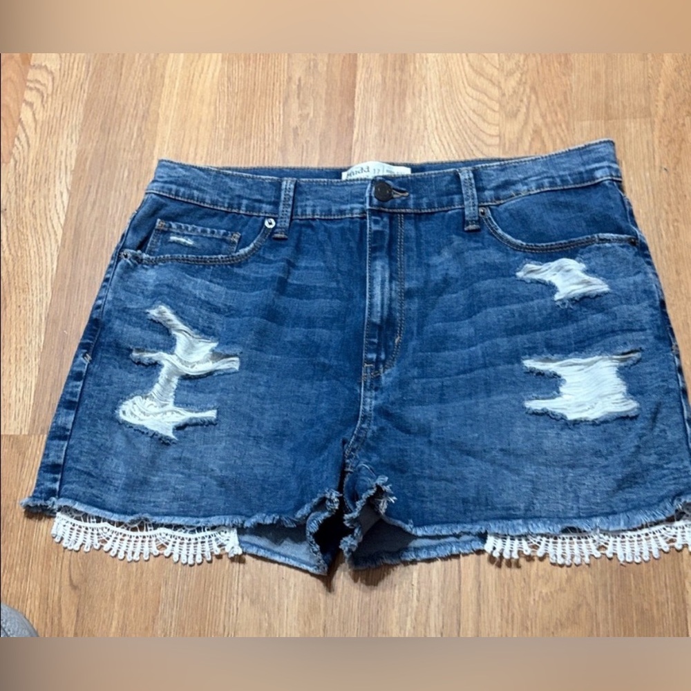 🌟 Mudd High-Rise Shortie Distressed Denim Shorts | Lace Trim Raw Hem | Size 17 🌟